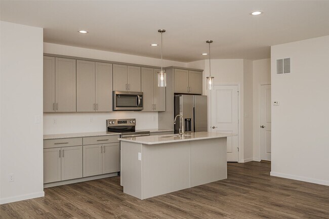 Building Photo - 30 Pheasant Ln