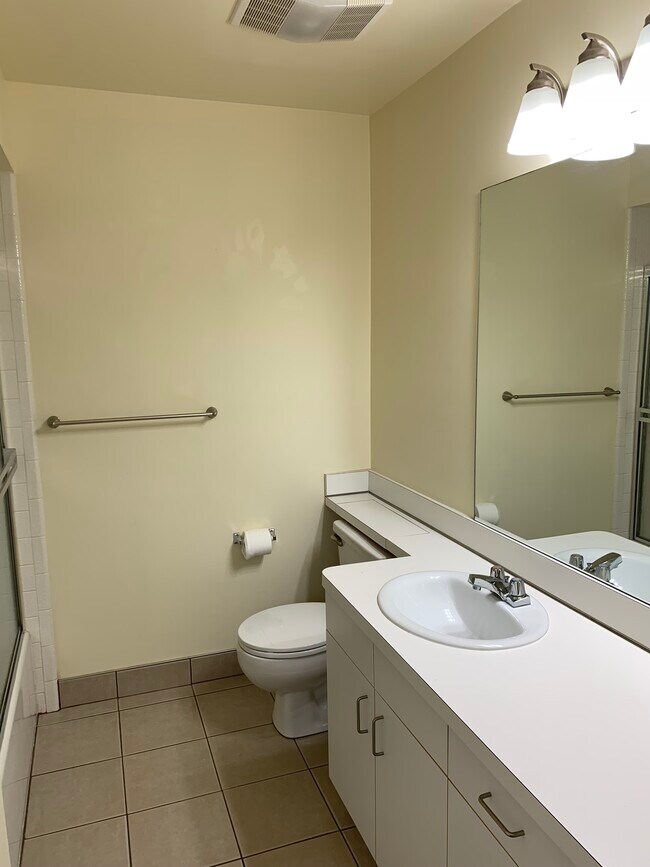 Second Bath - 6680 Ridgefield Cir