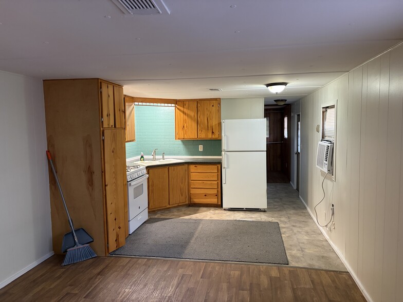 Kitchen - 13312 McComb Rd