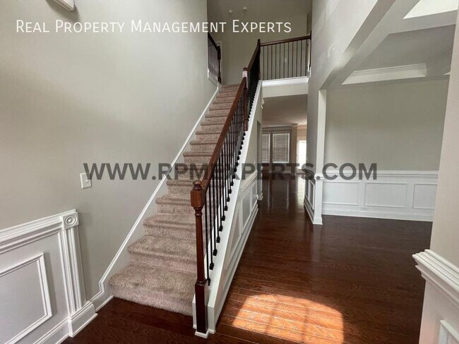 Building Photo - Magnificent 5 Bed / 3 Bath Home in Matthews