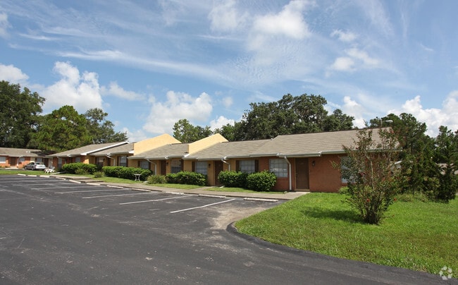 Primary Photo - Mainbrook Apartments