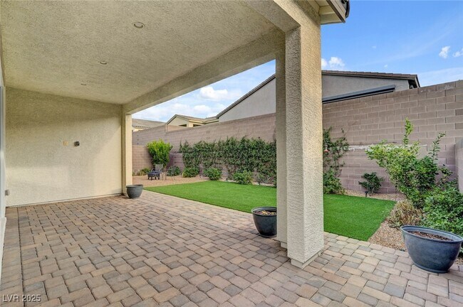 Building Photo - 3395 Stone View Ave