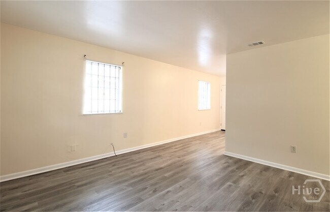 Building Photo - 1204 E Anderson St