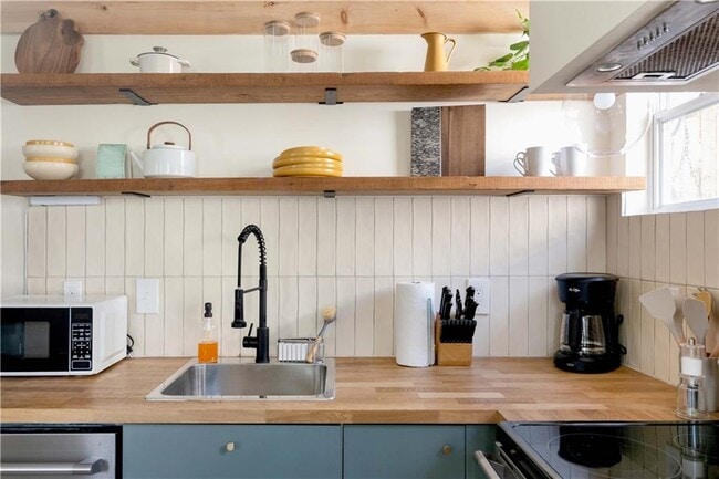 Building Photo - 1583 Braeburn Dr SE