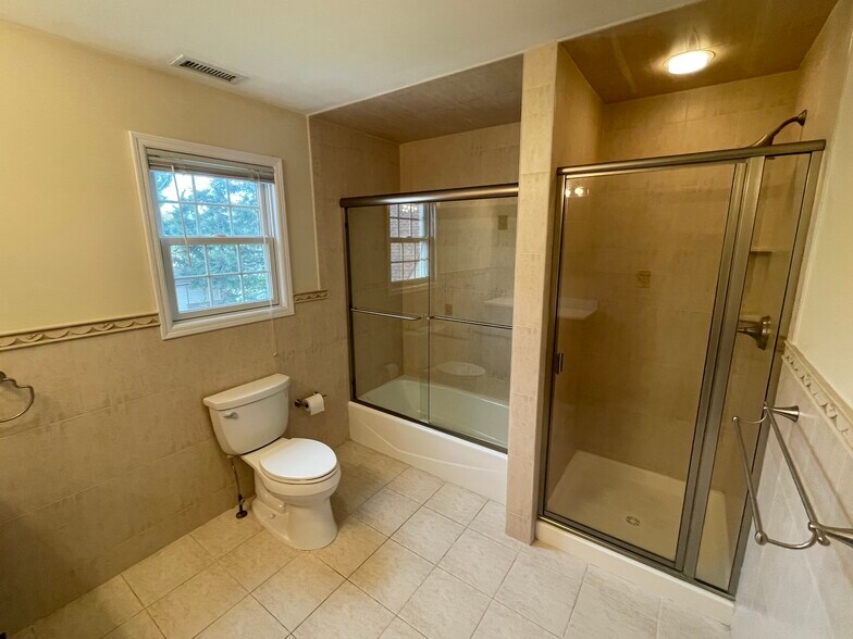 Building Photo - 292 Hemlock Ter