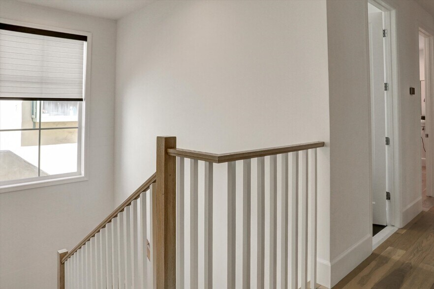 Building Photo - 10593 Kinnard Ave