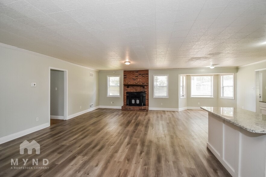 Building Photo - 8210 Danbury Cove