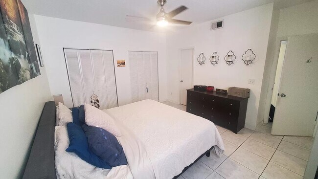 Building Photo - 12233 Armenia Gables Cir