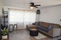 Building Photo - Haleakala Gardens Furnished ground floor 3...