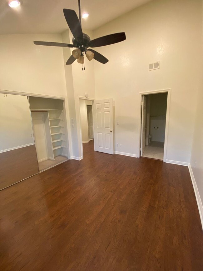 Building Photo - Awesome Townhouse in El Segundo w/Laundry in Unit, Garage and Pool