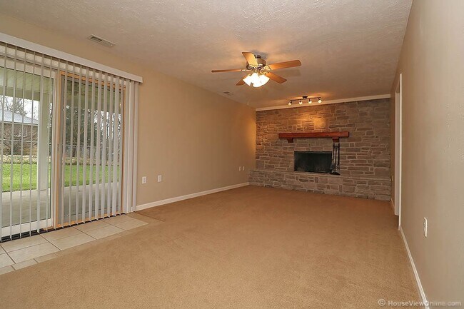 Building Photo - 2031 Allen Dr