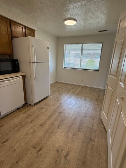 Building Photo - 2196 w 5600 s