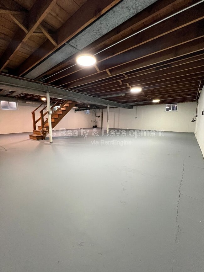 Building Photo - 1409 W 53rd Pl