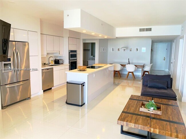 Building Photo - 4779 Collins Ave
