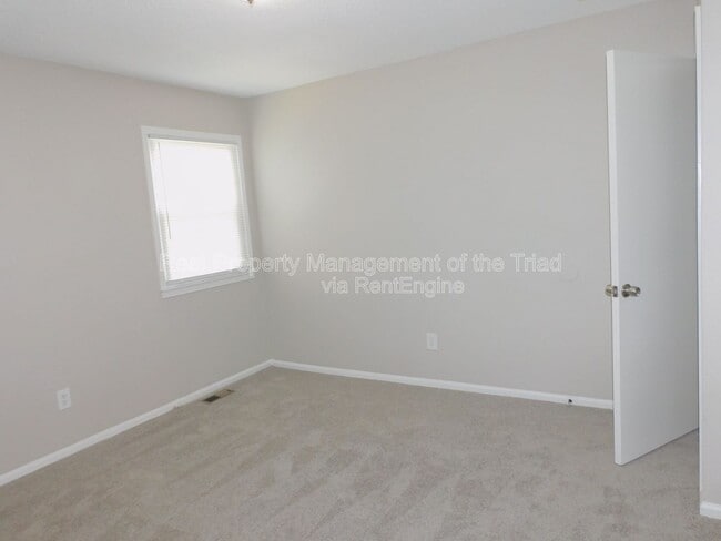 Building Photo - 911 Tipperary Dr