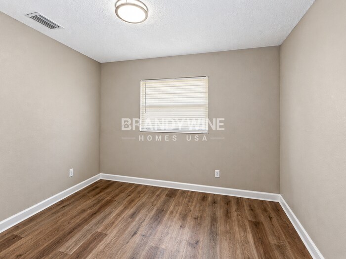 Building Photo - 5649 Falcon St W