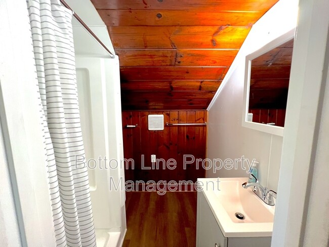 Building Photo - 613 Charlotte Ave