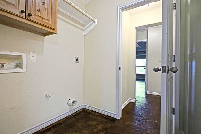 Building Photo - 2223 Sun Chase Blvd