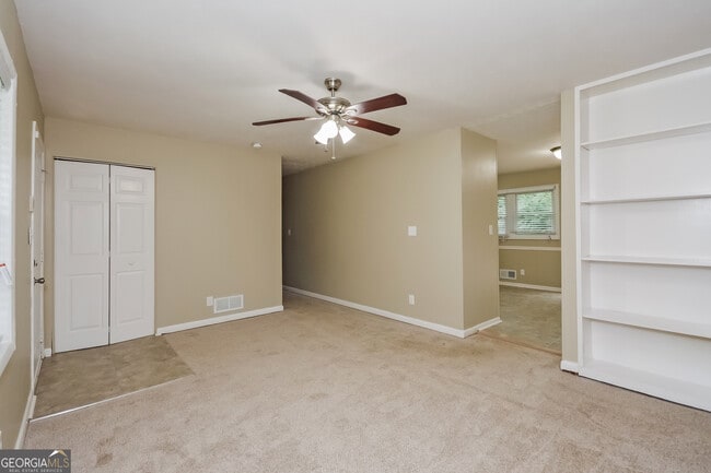 Building Photo - 464 Pinecrest Dr