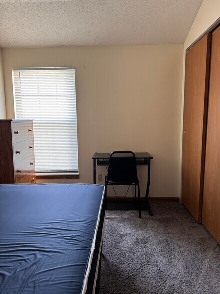 Building Photo - 700 N Adelaide St