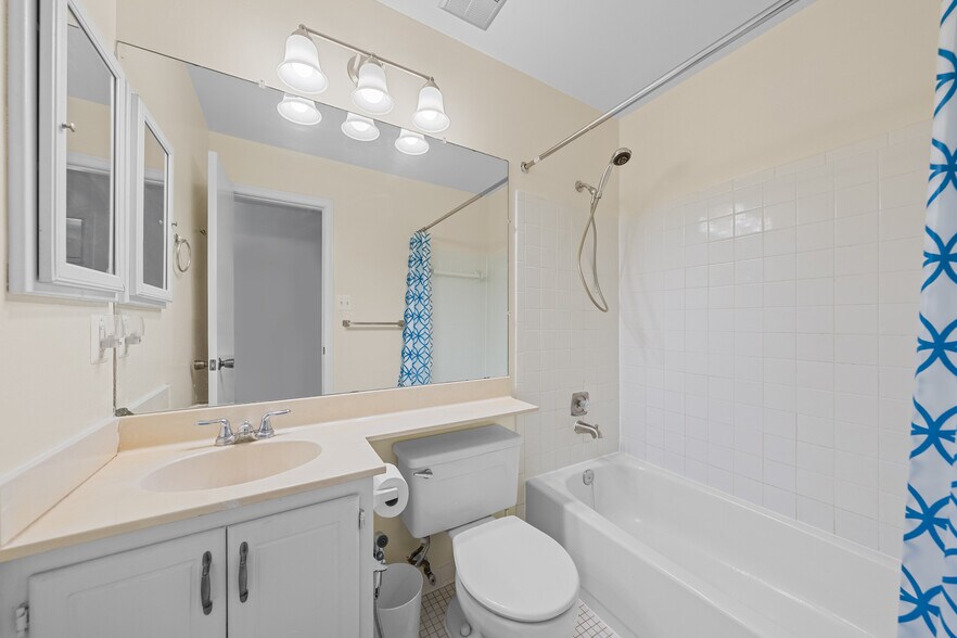 Building Photo - 2829 Grovemore Ln