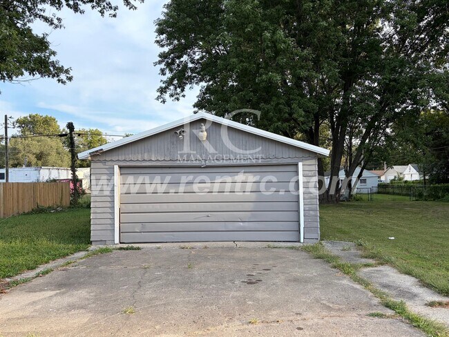 Building Photo - 121 Warrington-