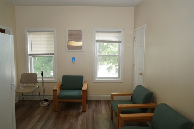 Building Photo - 170 Middleboro Ave