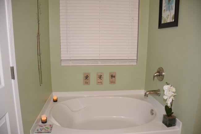 Building Photo - 5390 Skip Jack Dr