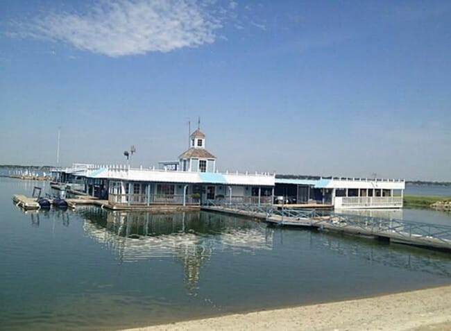 Building Photo - 3011 Bayside Dr