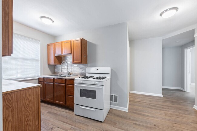 Building Photo - 219-237 E Xenia Dr