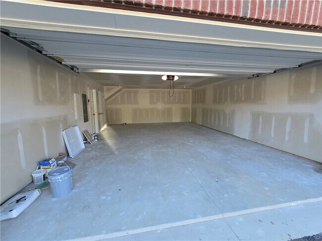 Building Photo - 804 Gillian Ln
