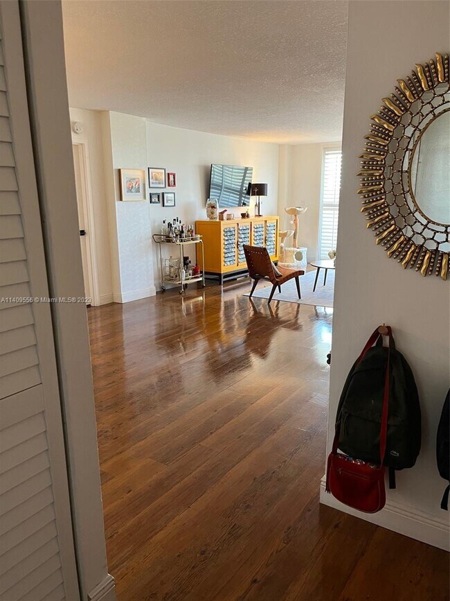 Building Photo - 13155 Ixora Ct