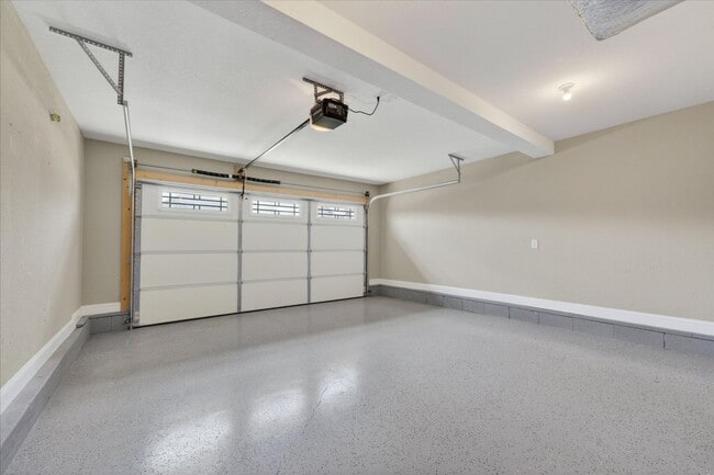 Building Photo - Pet Friendly Three Bedroom!