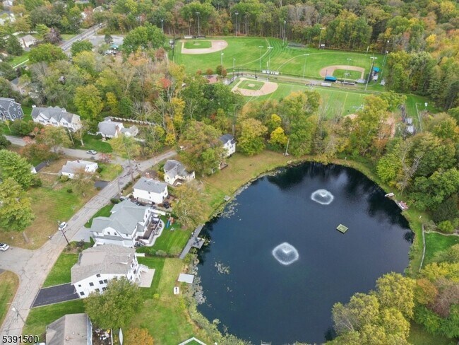 Building Photo - 15 Lake Rd