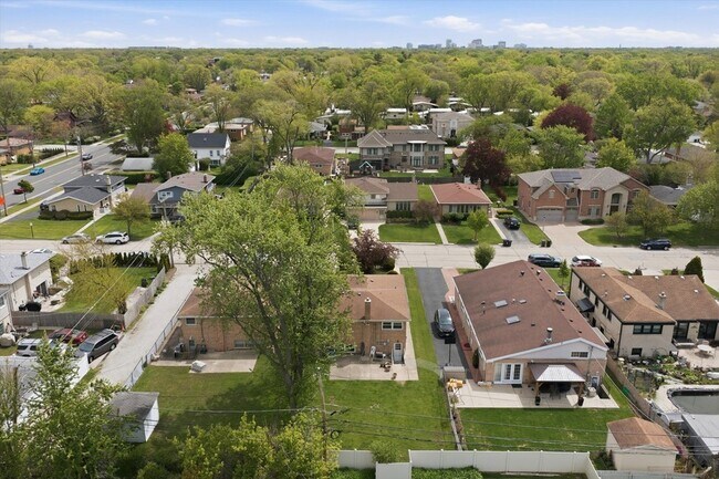 Building Photo - 9536 Tripp Ave