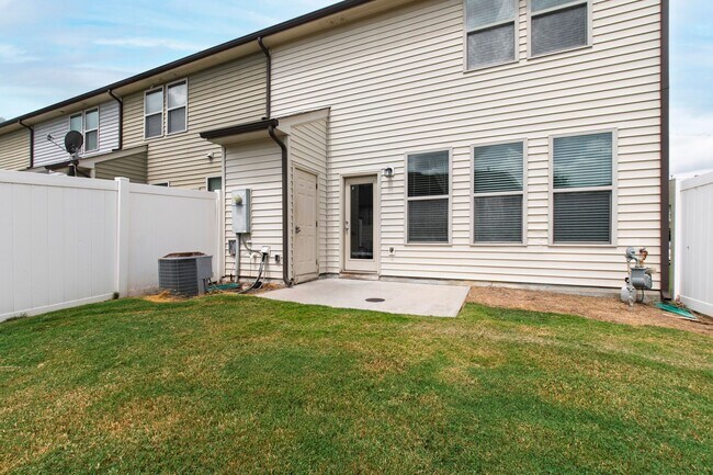 Building Photo - 4490 Middletown Dr