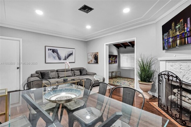 Building Photo - 427 NE 107th St