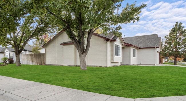 Building Photo - 1443 W Balboa St