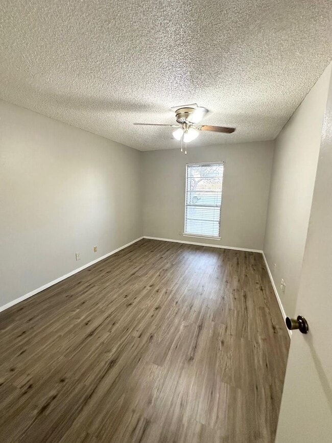 Building Photo - 1 Bedroom 1 Bathroom For Lease