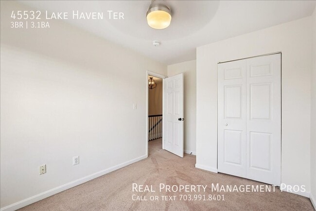 Building Photo - 45532 Lake Haven Terrace