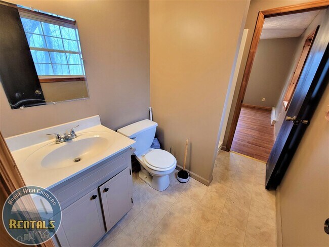 Building Photo - 387 Sugarloaf Rd