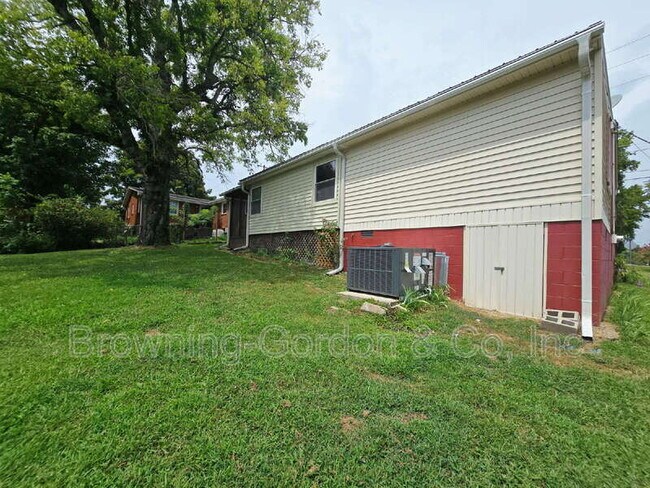 Building Photo - 200 Moncrief Ave