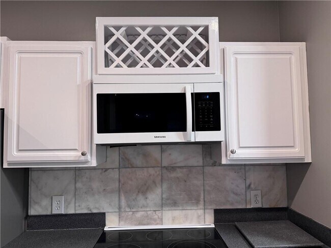 Building Photo - 955 Juniper St NE