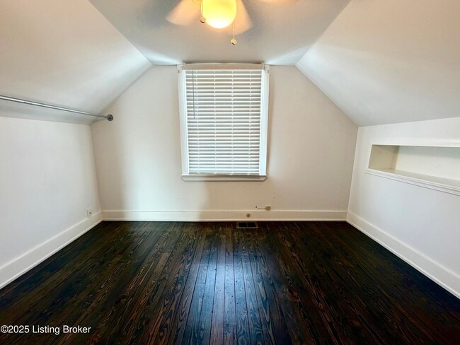 Building Photo - 628 Harris Pl