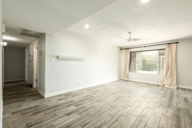 Building Photo - 14237 N 34th Way