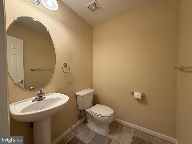 Building Photo - 22949 Fanshaw Square