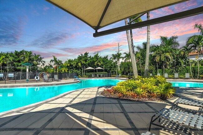 Building Photo - 4001 Cascada Cir