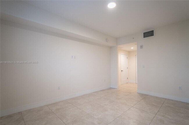 Building Photo - 1091 Galiano St