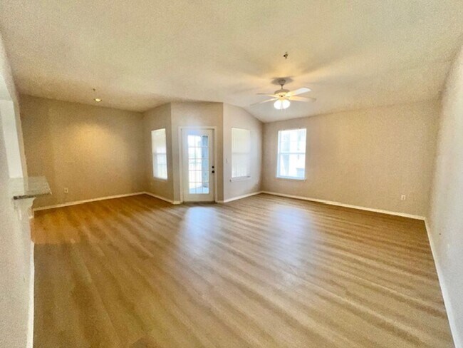 Building Photo - NEW-Remodeled bathroom & kitchen! NEW VINYL PLANK flooring & fresh paint! 2 bedroom 1 bath condo ...