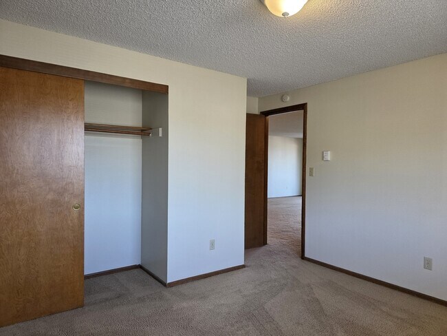 Building Photo - 2022 E 6th St